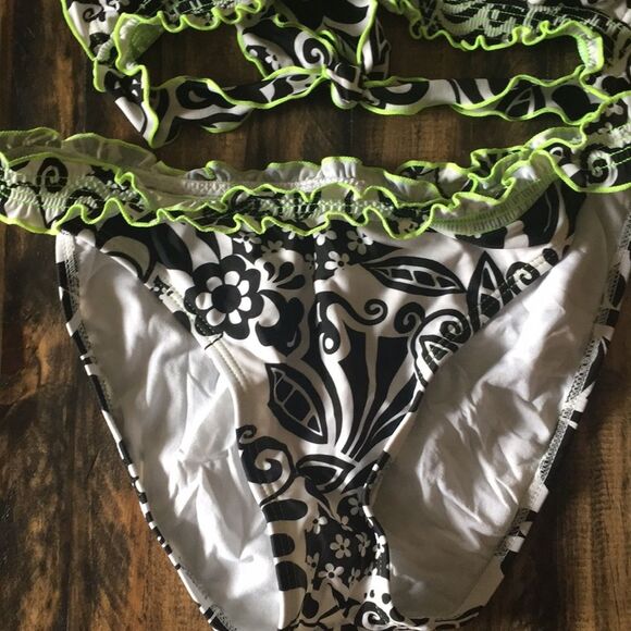 Halter Style Top Bikini Top is M & Bottom is L - Picture 8 of 8